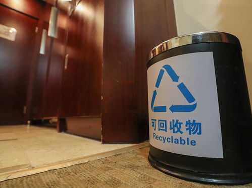 垃圾分類新風(fēng)尚，綠色理念入兩會(huì) 從駐地變化看環(huán)保新實(shí)踐